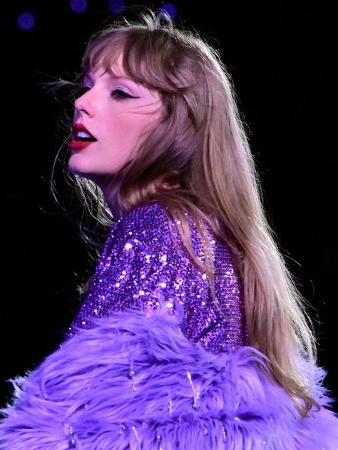 In Love With Two People, Taylor Swift Fotos, Taylor Swift Song, Taylor Swift Cute, Taylor Swift Speak Now, Swift Tour, Estilo Taylor Swift, Love Triangle, Forbidden Love