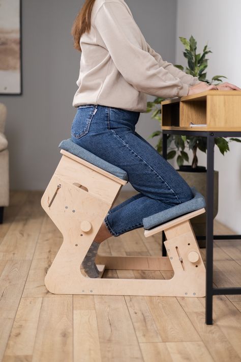 Artist Desk, Business Things, Kneeling Chair, Wooden Things, Furniture Details Design, Work Chair, Ergonomic Office Chair, Creative Furniture, Ergonomic Chair