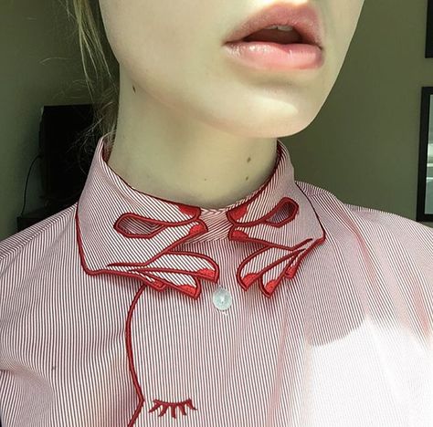 10+ Creative Collars That Will Make You Want To Button All The Way Up Pola Blus, Costura Fashion, Creative Shirts, Kurti Neck Designs, Couture Mode, Stil Inspiration, Ropa Diy, Collar Designs, Elle Fanning