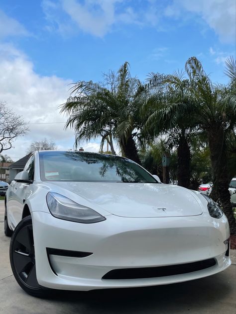 white interior | white exterior White Tesla Aesthetic, Hadley Aesthetic, White Tesla Model 3, Tesla White, White Tesla, Tesla Car Models, Dr Car, Confident Girls, Vision Board Pictures