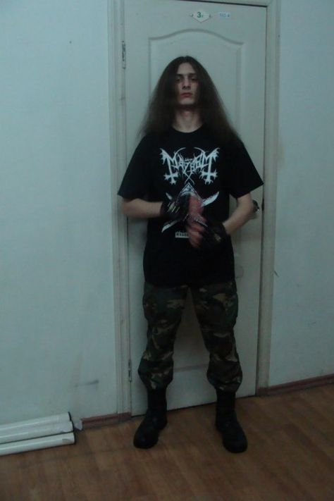 Metalhead Guy Outfit, Black Metal Outfit Men, Long Hair Metalhead, Metal Style Men, Metalhead Outfit Men, Metal Outfit Men, Metalhead Clothes, Metalhead Boy, Metalhead Men