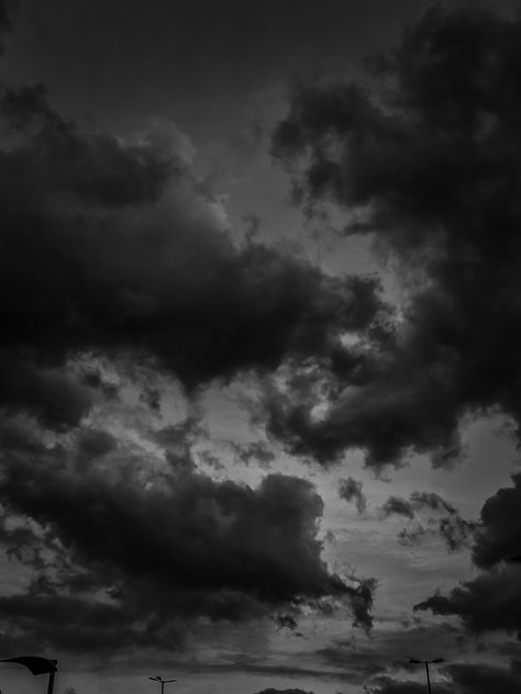 Nature, Sky Pictures Black And White, Dark Sky With Clouds, Black Background Aesthetic Photography, Black Sky Aesthetic Wallpaper, Black And White Night Aesthetic, Sky Black And White Aesthetic, Black And White Clouds Aesthetic, Black Aesthetic Clouds