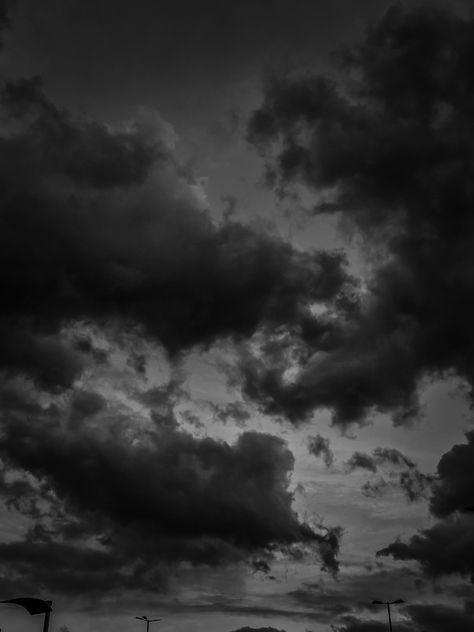 Black White Love Aesthetic, Nature, Black Sky Aesthetic Wallpaper, Black Background Aesthetic Photography, Sky Pictures Black And White, Black And White Night Aesthetic, Dark Sky With Clouds, Black And White Clouds Aesthetic, Sky Black And White Aesthetic