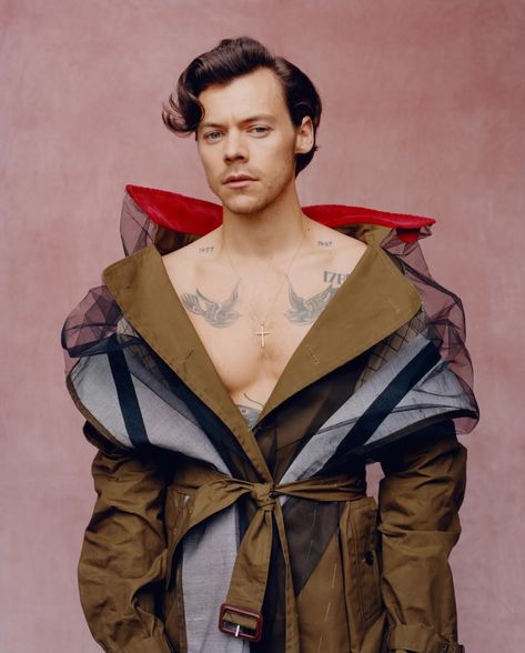 Harry Styles wears a coat from Maison Margiela by John Galliano Défilé FW 2020 Co-ed collection, featured in Vogue US December 2020 issue Harry Styles Vogue, Gemma Styles, Harry Styles Update, Harry Styles Poster, Cover Boy, Vogue Dress, Vogue Us, Harry Styles Wallpaper, Harry Styles Photos