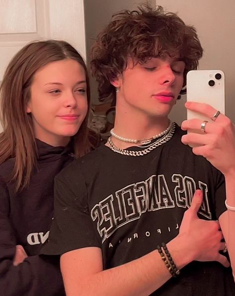 Hair Styles, Paris, Cora Tilley And Christian, Christian And Cora, Cora Tilley Rares, Cora And Christian, Cora Tilley, Me And Bae, Cute Couples