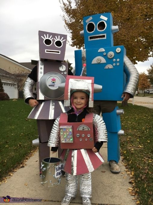 Robot Halloween Costume Diy, Robot Toddler Costume, Robot Diy Costume, Toddler Robot Costume, Diy Robot Costume, Robot Costume Diy, Cute Toddler Costumes, Robot Halloween Costume, Diy Toddler Costumes