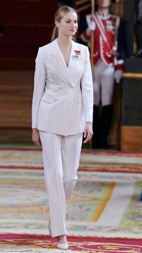 Leonor Princess Of Asturias, Spain Outfit, Princess Of Spain, Princess Leonor, Kendall Style, Fitness Wear Outfits, Estilo Real, High Maintenance, Woman Suit Fashion