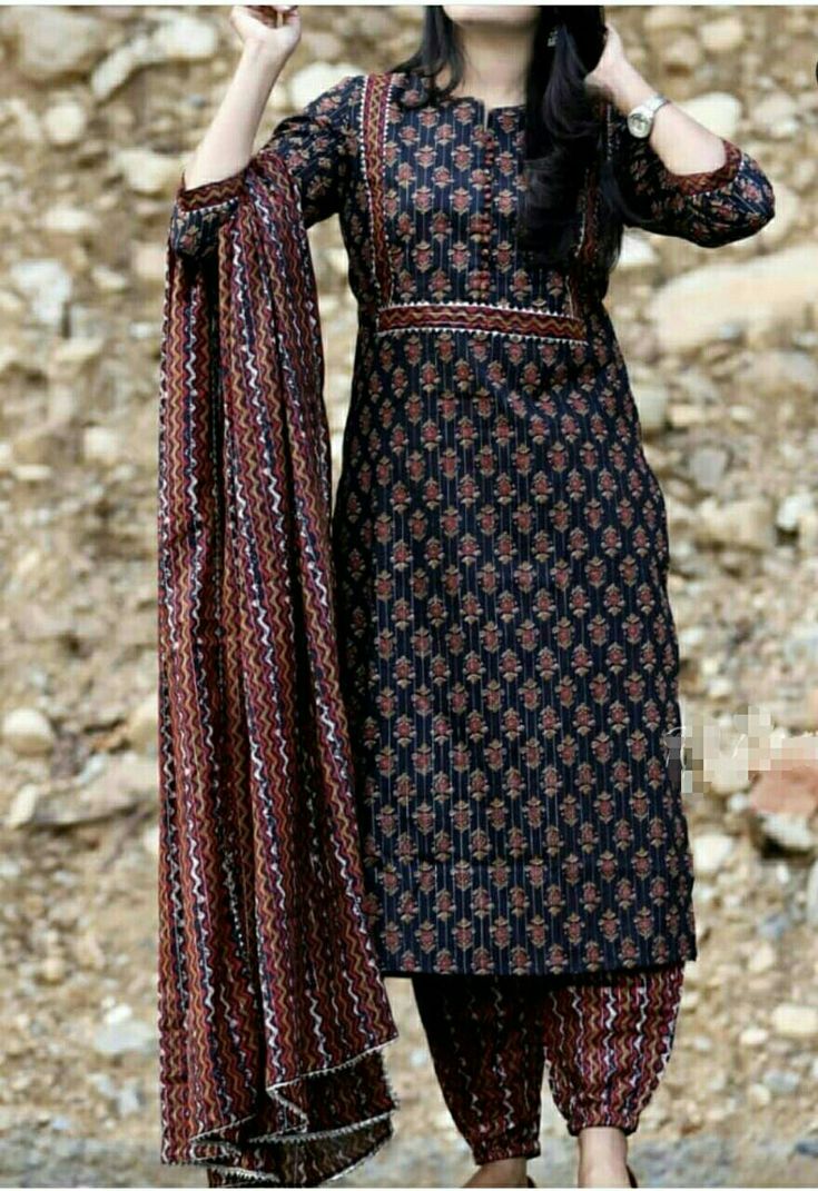 Women afgani suits Dirndl, Black Salwar, Cotton Suit Designs, Daytime Glam, Cotton Dress Pattern, Stylish Kurtis Design, Straight Kurti, Chiffon Frocks, Chic Maxi Dresses