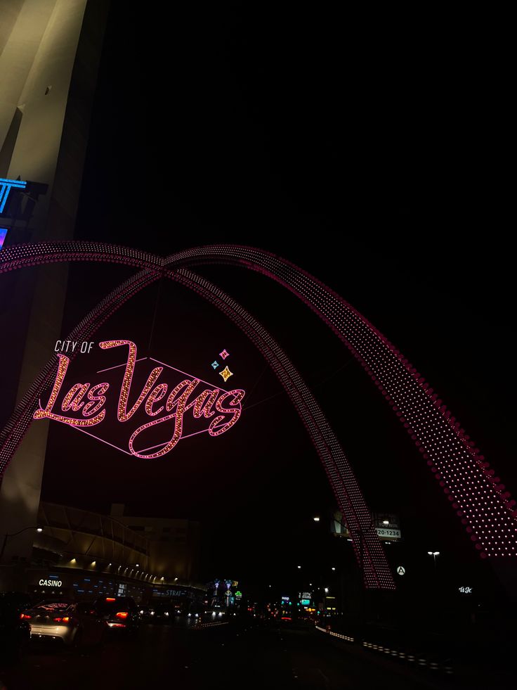 Nightlife Las Vegas 80s Aesthetic, Pink Las Vegas Aesthetic, Vegas Asthetic Picture, Las Vegas Neon Signs, Las Vegas Mood Board, Las Vegas Astetic, Vegas Asethic, Las Vages Aesthetic, Vegas Girls Trip Aesthetic