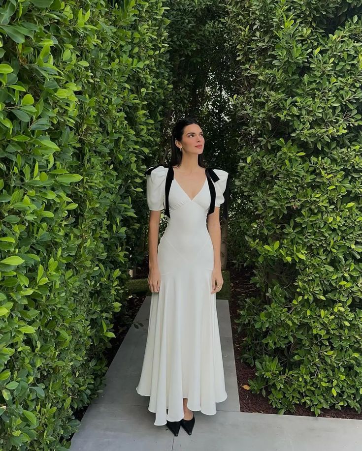 Kendall Jenner sports $3K 'dress of my dreams' to Kardashian-Jenner Easter celebration Kendall Jenner Aesthetic, Kendall Jenner Dress, White Dress Outfit, Kendall Style, Kendall Jenner Outfits, Jenner Outfits, Jenner Style, Vestidos Prom, Kendall And Kylie