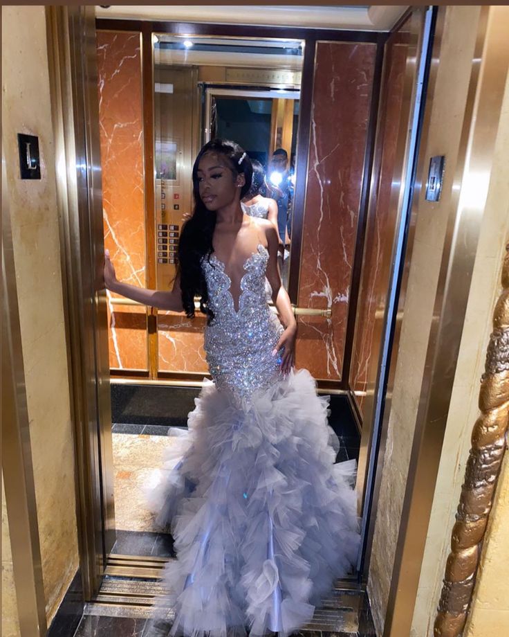 Prom Goals, Girls Volleyball, Joe Black, Prom Dress Inspo, Grey Prom Dress, Prom Inspiration, Populaire Outfits, Sparkly Prom Dresses, Gorgeous Prom Dresses