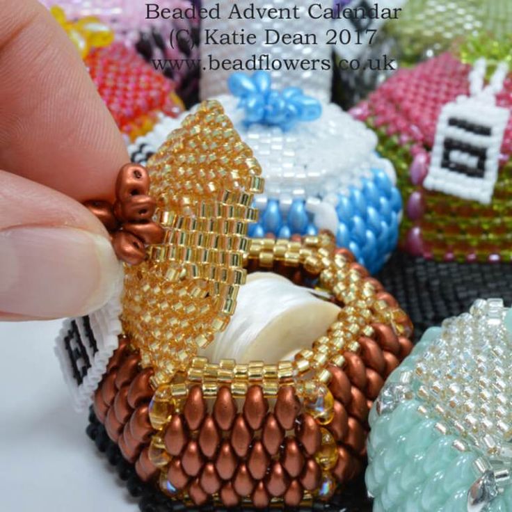 Weaving Patterns For Beginners, Easy Beading Tutorials, Bead Bowl, Beaded Decor, Bead Bottle, Super Duo Beads, Beaded Butterfly, Bead Creations, Beadwork Tutorial