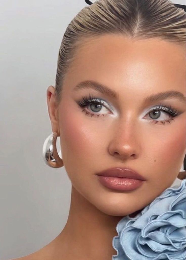 Tennis Makeup Look, Glowy Makeup Hooded Eyes, Full Face Makeup For Prom, Makeup Ideas For Mint Green Dress, Light Formal Makeup Blue Eyes, Natural Light Blue Makeup, Eye Look For Blue Dress, Colored Under Eyeliner, Silver Iridescent Makeup