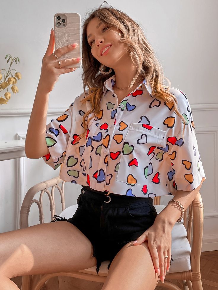 Funky Shirt Outfit, Funky Outfits For Women, Funky Tops, Funky Shirts, Half Heart, Drop Shoulder Shirt, Outfits Mit Shorts, Fabric Heart, Funky Outfits