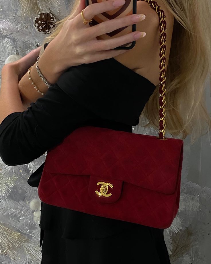 Tumblr, Velvet Chanel Bag, Chanel Velvet Bag, Red Bag Outfit, Europe Fits, Chanel Bag Outfit, Shoulder Bag Outfit, Red Chanel, Winter Lookbook