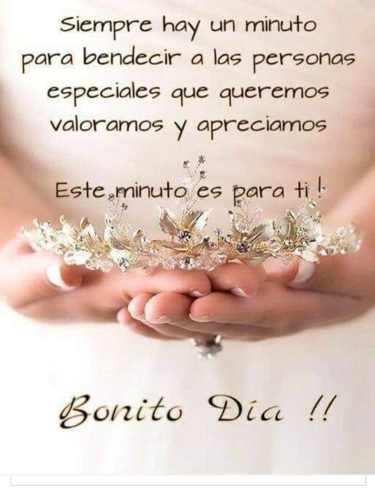 a woman wearing a tiara and holding her hands in front of her chest with the words bonito dia on it