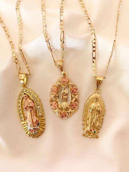 Jewelry Virgin Mary, Quinceanera Jewelry Necklaces Gold, Necklaces Virgin Mary, Virgin Mary Pendant Necklace, Virgin Mary Necklace Aesthetic, Virgin Mary Bracelet Gold, Mexican Gold Jewelry Necklaces, Mexican Jewelry Gold Pendant Necklace, Virgin Mary Gold Necklace