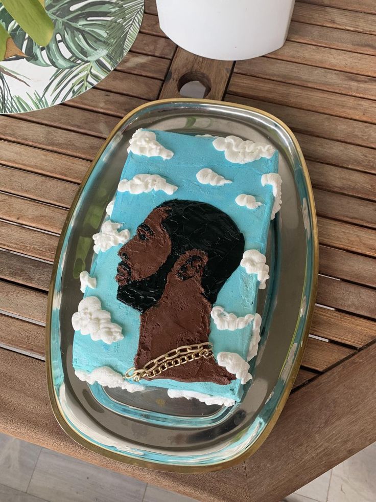 Handmade drake cake Silly Cake Ideas, Ice Spice Cake, Drake Cake, Shrek Cake, Funny Cakes, Drizzy Drake, Friends Cake, Cakes Ideas, Ice And Spice