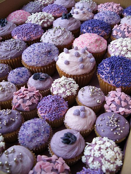 So pretty! #wedding #weddingcupcakes #cupcakes #purple # assorted Purple Desserts, Kreative Snacks, Purple Cupcakes, Purple Food, Purple Cakes, Purple Birthday, Purple Party, Purple Themes, Purple Violet