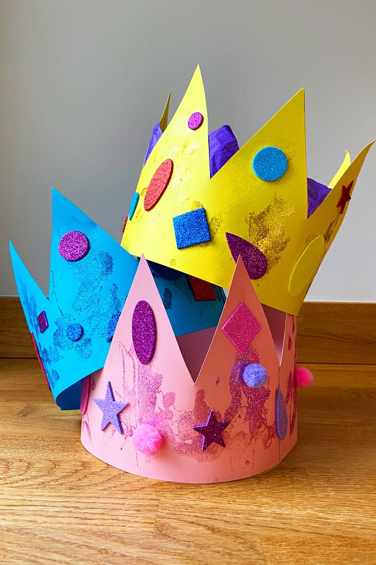 Crown craft for toddlers and preschoolers King Crown Craft Preschool, Crown Decorating Craft, King And Queen Crafts For Preschool, Royalty Crafts Preschool, King Activities For Preschool, Kids Crown Craft, King Crown Craft, Queen Crafts For Kids, Diy King Crown