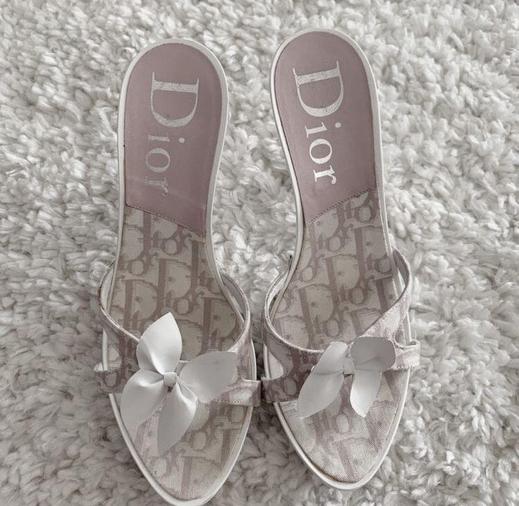 Dior Heels, Shoes Dior, Dior Girl, Pretty Heels, Dr Shoes, Psychology Student, Cute Shoes Heels, Fancy Shoes, Girly Shoes