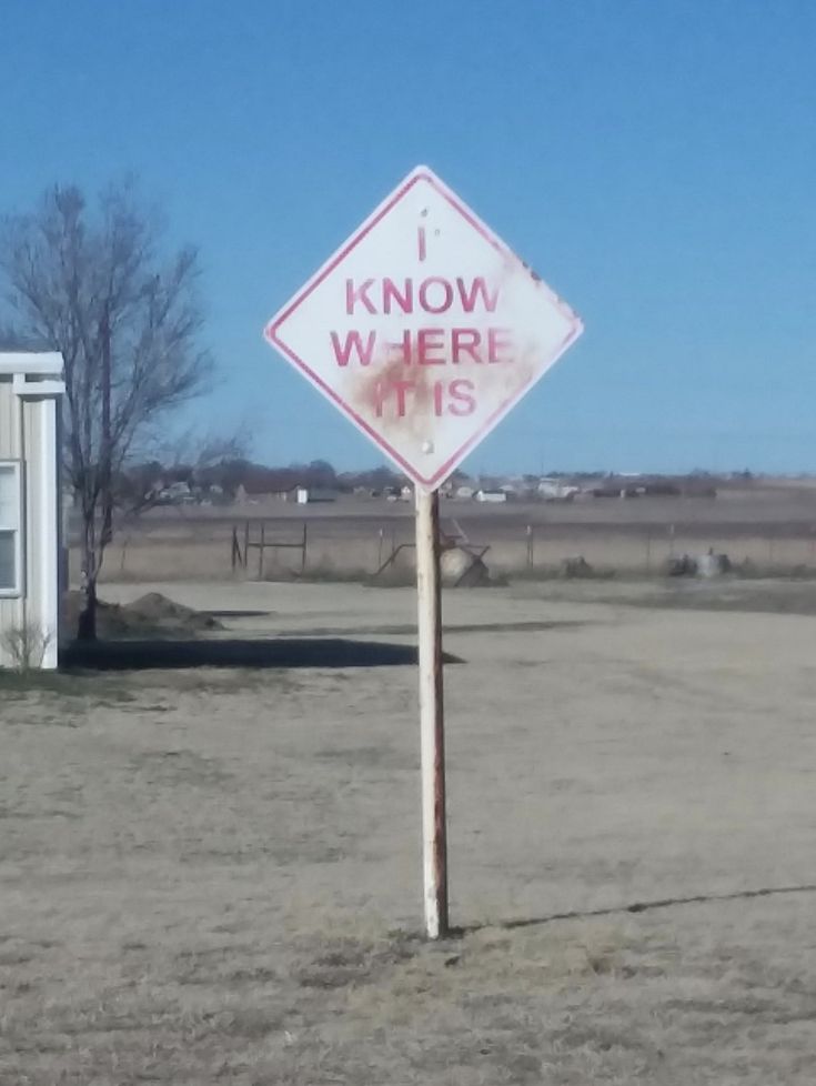 a sign that says i know where this is in the middle of an empty field