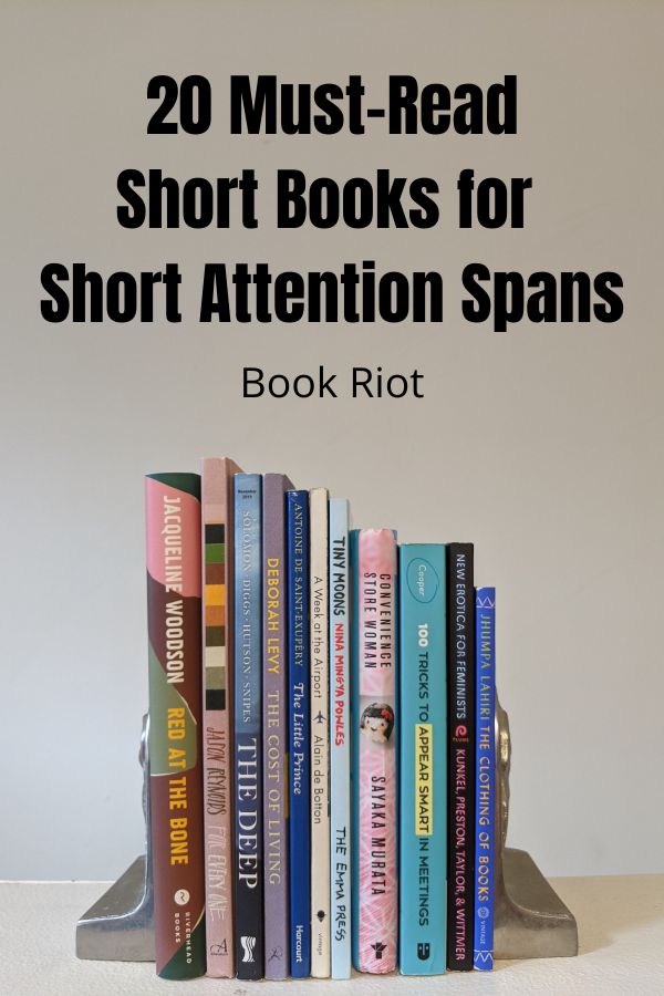 there is a book shelf with books on it and the title reads 20 must - read short books for short attention spanish