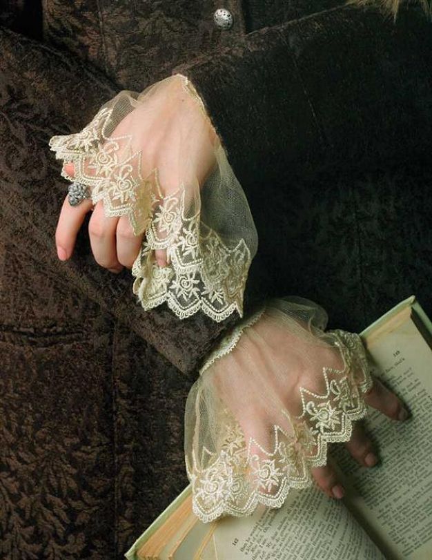 Gaun Abad Pertengahan, Yennefer Of Vengerberg, Lace Cuffs, Lukisan Cat Air, Linens And Lace, Historical Fashion, Dandy, Fashion Details, Costume Accessories