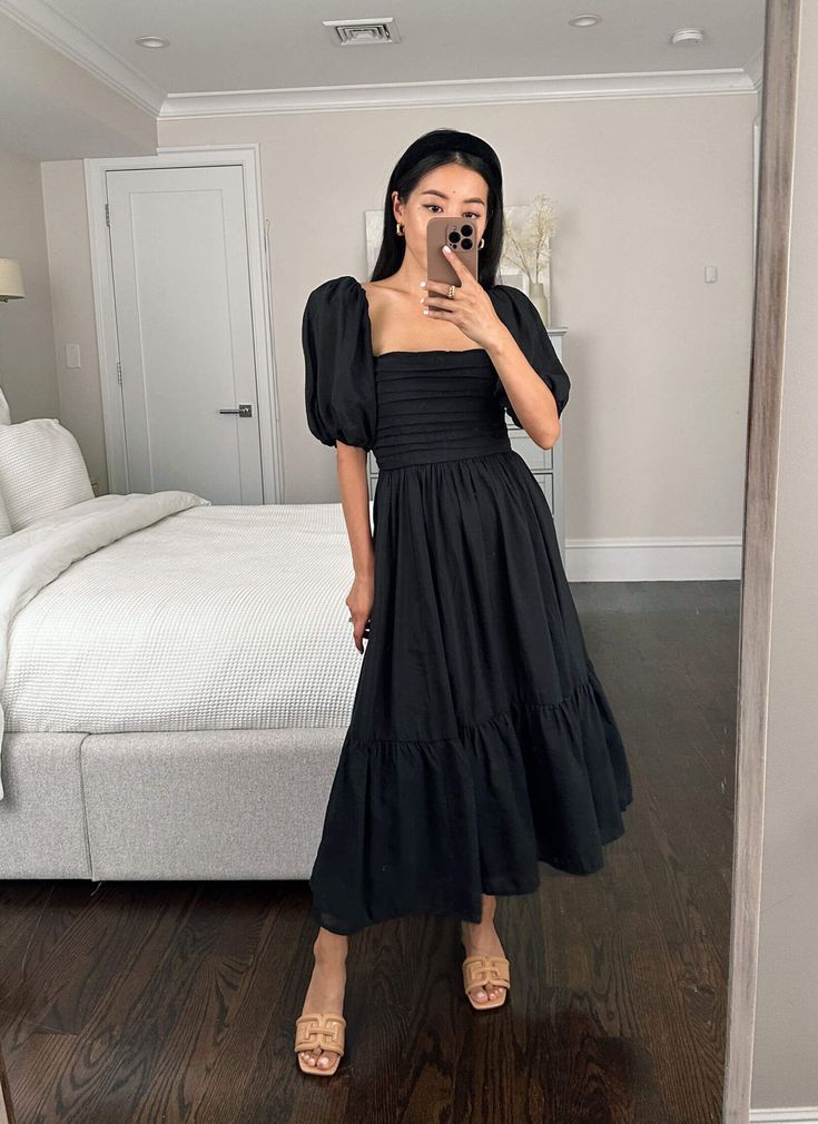 Black Dress Balloon Sleeves, Black Dress Maxi Outfit, Black Dress Garden Party, Black Puff Sleeve Midi Dress, Puff Sleeve Midi Dress Outfit, Black Puff Dress Outfit, Black Puffed Sleeve Dress, Long Black Casual Dress Outfit, Casual Black Maxi Dress Outfit