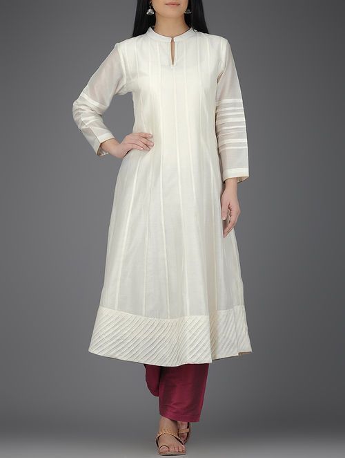 Ivory Mandarin Collar Pintuck Kalidar Chanderi Kurta Couture, Kalidar Kurta Pattern, Collar Kurti Design, Chanderi Kurta, Kurta Patterns, Designer Kurti Patterns, Simple Kurti Designs, Salwar Designs, Kurti Designs Latest