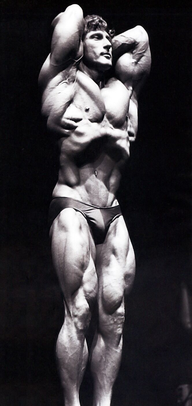 a bodybuilding man posing for the camera
