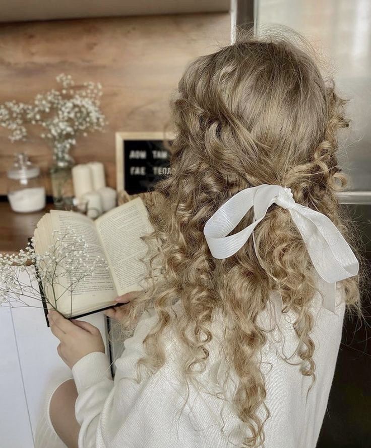 Anita Aesthetic, Girly Tumblr Aesthetic, Middle Part Ponytail, Sophie Beckett, Cottagecore Hairstyles, Part Ponytail, Red Hair Ginger, Cottagecore Hair, Blondie Lockes