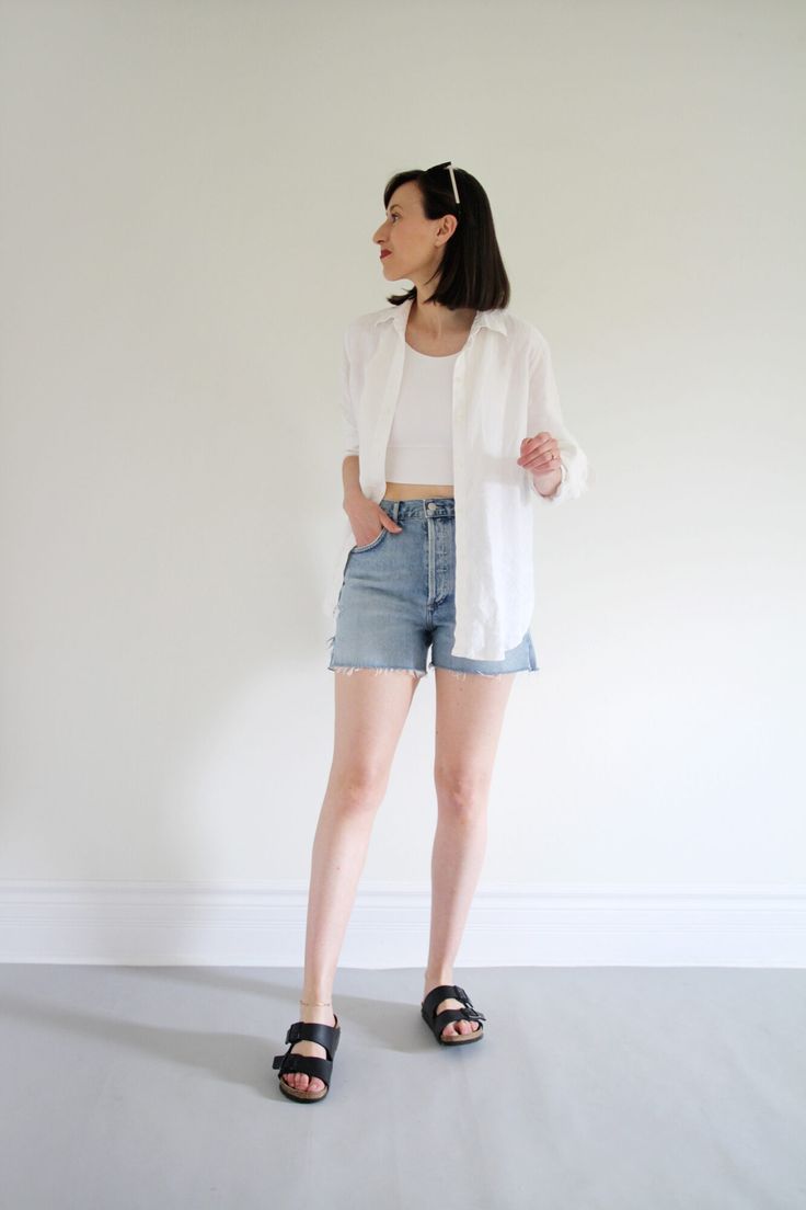 Cool Shorts Outfits For Women, Simple Short Outfits, Travel Shorts Outfits, Summer Outfit For Short Women, Simple Outfit For Women, Beach Outfit For Short Women, Beach Outfit With Shorts, Beach Casual Outfits Women, Outfit For Summer For Women