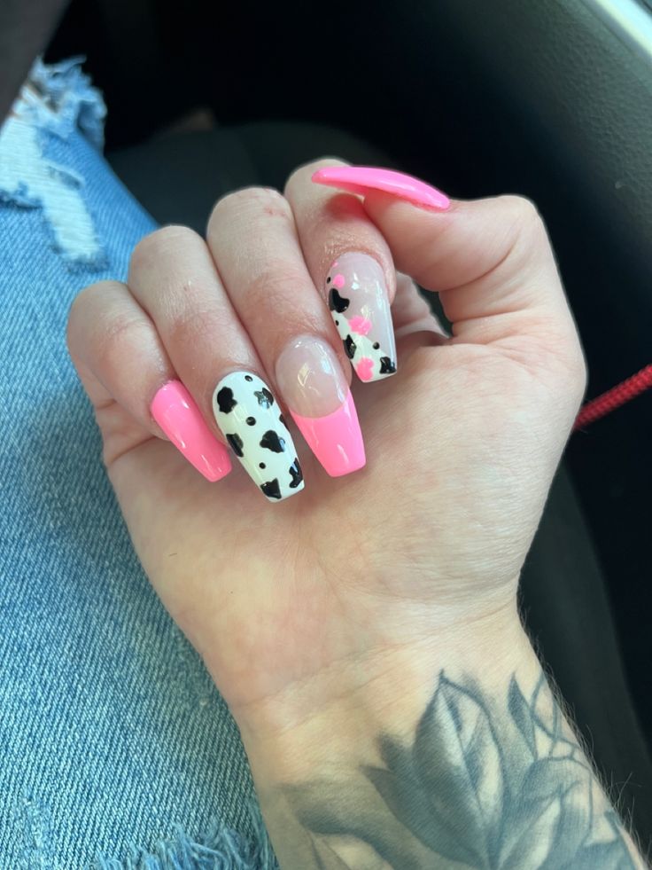 Pink And Cow Nails, Pink And Black Cow Print Nails, Pink 21st Birthday Nails, Nails For Nashville Trip, Nails Pink Cow Print, Pink Birthday Nail Designs, Pink Cowprint Nails, Pink Cow Nails, Pink Cow Print Nails