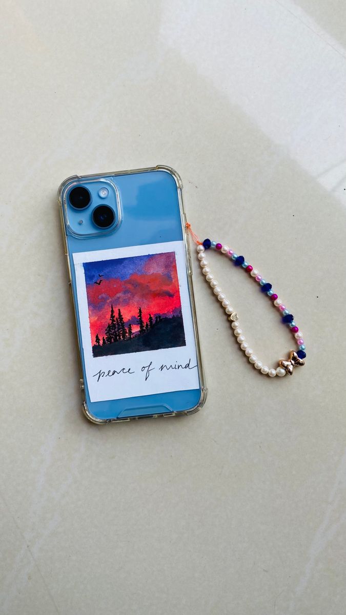 Beaded phone strap Cute Polaroid Phone Case Ideas, Back Cover Diy Phone, Sketches To Put In Your Phone Case, Iphone Back Cover Stickers, Mobile Case Aesthetic, Back Cover Art Phone, Drawing Ideas To Put In Your Phone Case, Iphone Aesthetic Back Cover, Aesthetic Phone Case Polaroid