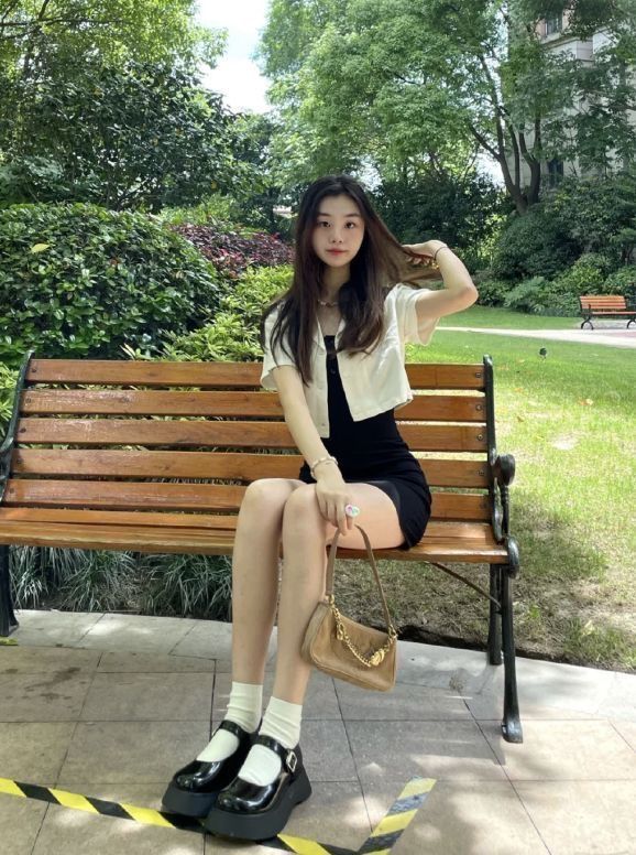 Taiwan Outfit, Outfit China, Dress Shoes Outfit, Graduation Fits, Snap Idea, Korean Summer Outfits, Museum Photography, Korean Fits, Summer Shopping