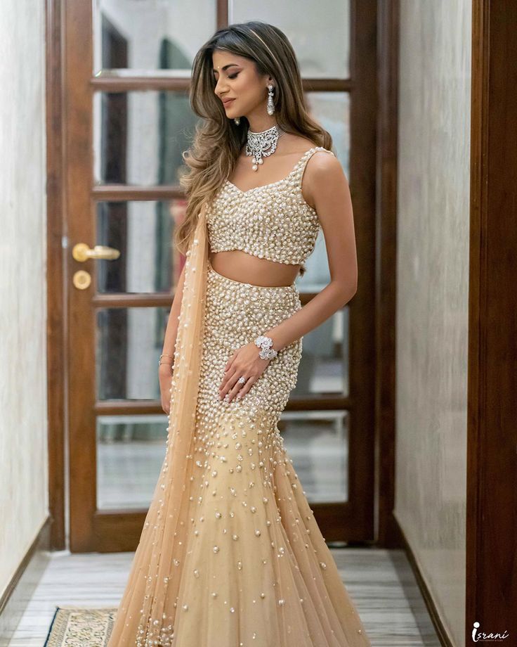 Indian Wedding Dresses: 18 Unusual Looks & Faqs Couture, Mermaid Lehenga, Couple Poses Ideas, Indian Outfits Modern, Engagement Dress For Bride, Skirt Indian, Indian Wedding Dresses, Sangeet Outfit, Trendy Outfits Indian