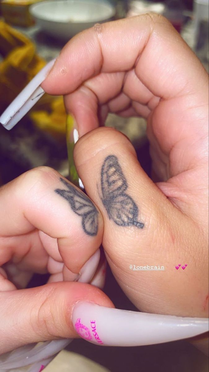 A Butterfly Tattoo, Jagua Henna, Pretty Hand Tattoos, Cute Hand Tattoos, Tattoos For Black Skin, Pretty Tattoos For Women, Dope Tattoos For Women, Stylist Tattoos, Cute Tattoos For Women