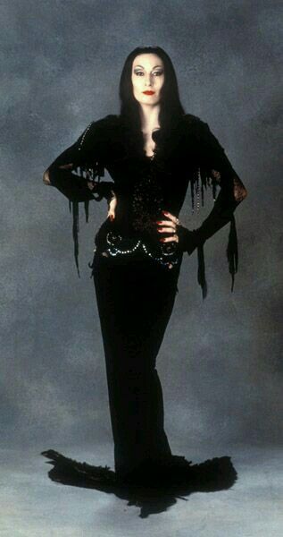 ~ † Anjelica Huston † In The 1991 & 1993" s Addams Family ~As Morticia Addams † Costume Halloween Famille, Morticia Addams Dress, Morticia Addams Costume, Morticia Adams, Addams Family Musical, Addams Dress, Addams Familie, Addams Family Costumes, Gomez And Morticia