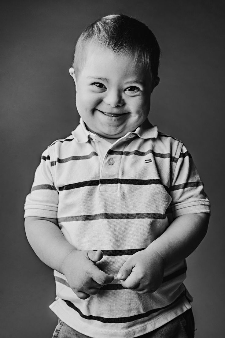 Photographer Shines Spotlight on Kids and Adults with Down Syndrome in 'Believe With Me' Series Down's Syndrome Photography, Neurodivergent Photography, Down's Syndrome Art, Child Face Reference, Kids Reference, Kids With Disabilities, Downs Syndrome, Spotlight Stories, Child Smile