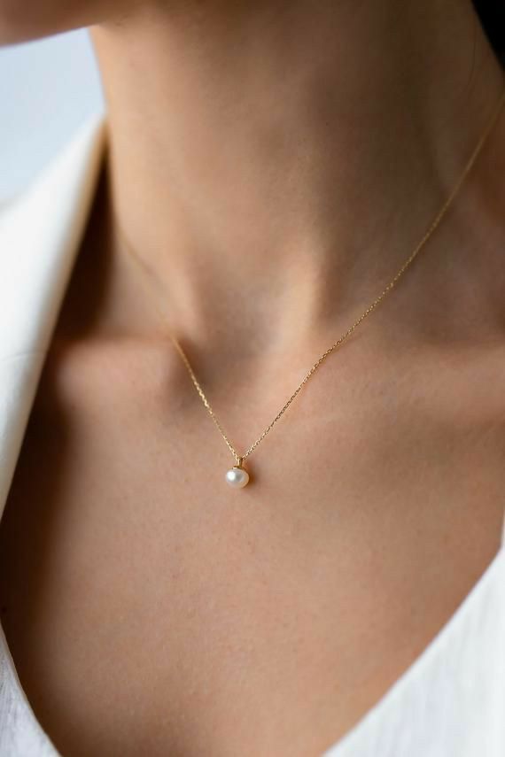 Gold Men Chain Necklace, Pearl With Gold Jewellery, Fine Necklace Gold, Subtle Gold Jewelry, Simple Pearl Jewelry, Aesthetic Pendant, Minimalist Gold Jewelry, Simplistic Jewelry, Simple Gold Jewelry