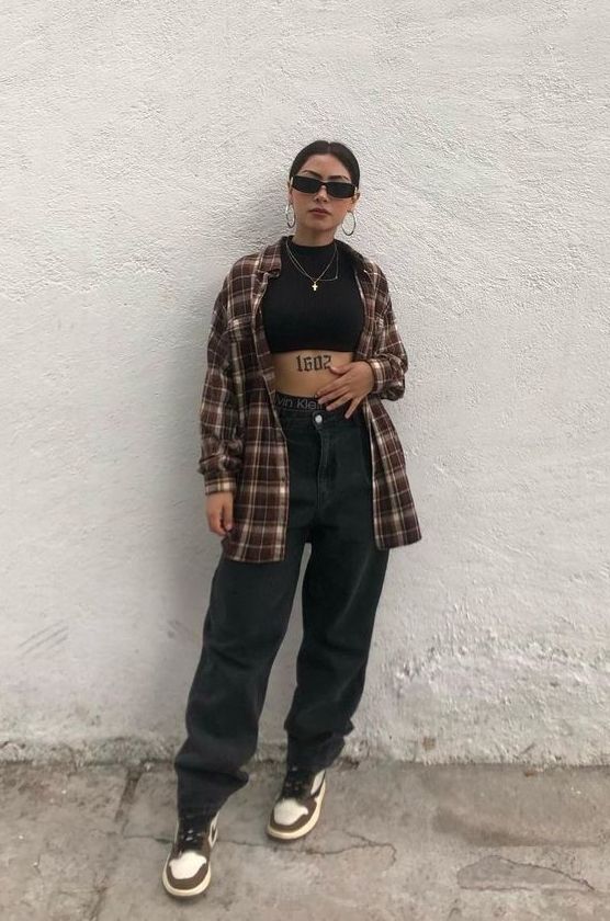 Cholas Style Outfits, Barrio Outfit, Streetwear Fashion Latina, Steer Wear Outfits, Chicana Streetwear, Cute Chola Outfit, Gangsta Outfits For Women, Chicana Outfit Ideas, Outfit Cholo Mujer