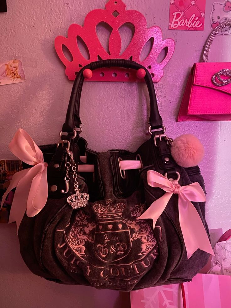 pink n grey juicy daydreamer 🎀🩰 Juicy Daydreamer Bag, Juicy Daydreamer, Juicy Couture Daydreamer Bag, Aesthetic Future, Baddie Energy, Juicy Bag, Y2k Inspo, Victoria Secret Bag, Mha Dr
