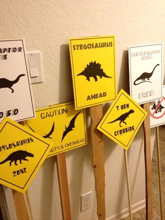 there are many signs on the wall to help children learn how to use dinosaurs in their classroom