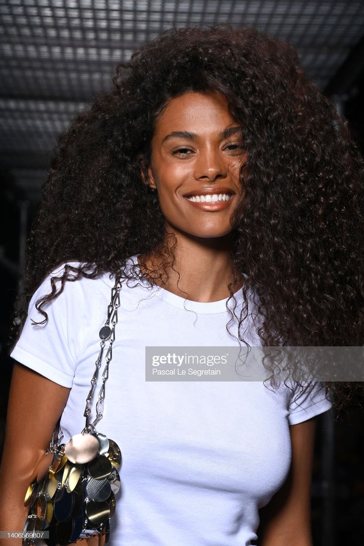 Tina Kunakey Hair, Tina Kunakey Style, Hair Muse, Tina Kunakey, Natural Curls Hairstyles, Curly Hair Inspiration, Spring Summer 2023, Paco Rabanne, Photography Women