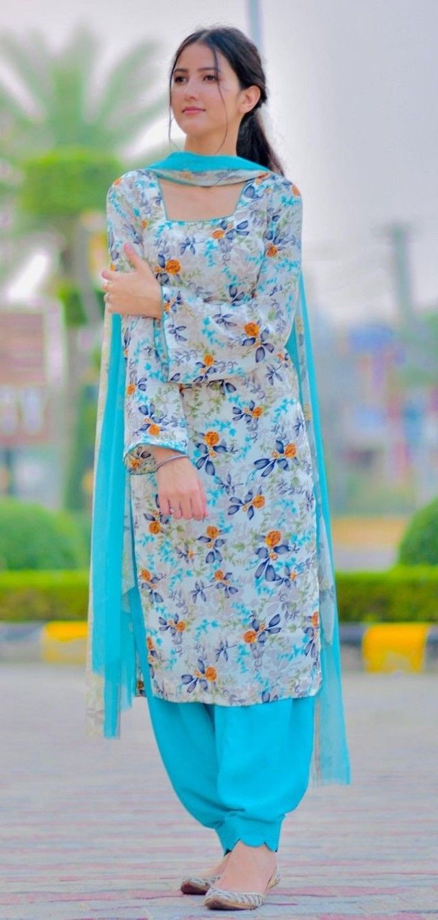 Rajdeep kullar Beautiful Punjabi Salwar Suit Punjabi Models In Suits, Punjabi Dresses Design Salwar Kameez, Simple Salwar Suit Design, Poses In Suit Salwar, New Salwar Designs 2024, Salwar Suit Poses Women, Poses In Punjabi Suit, Latest Punjabi Suit Design, Salwar Suit Poses