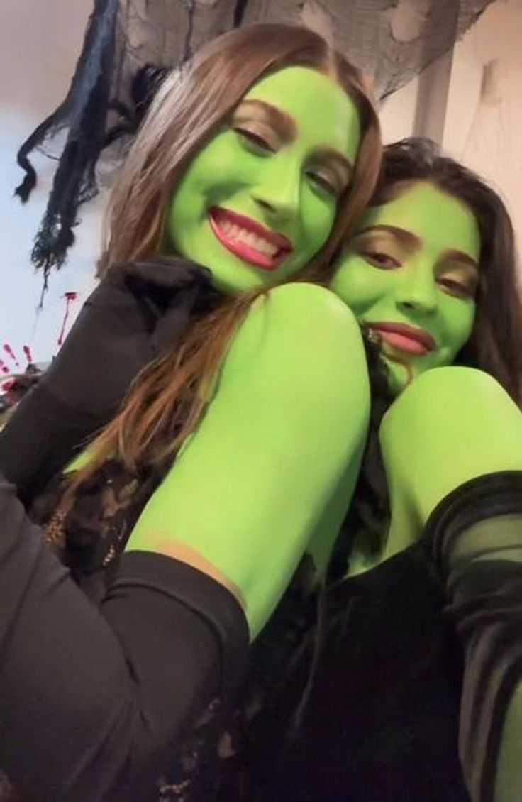 Kylie Jenner Halloween Costumes, Wicked Witch Costume, Best Celebrity Halloween Costumes, Kylie Baby, Celebrity Costumes, Witch Costumes, Diy Halloween Costumes For Women, Celebrity Halloween Costumes, Cat Halloween Costume