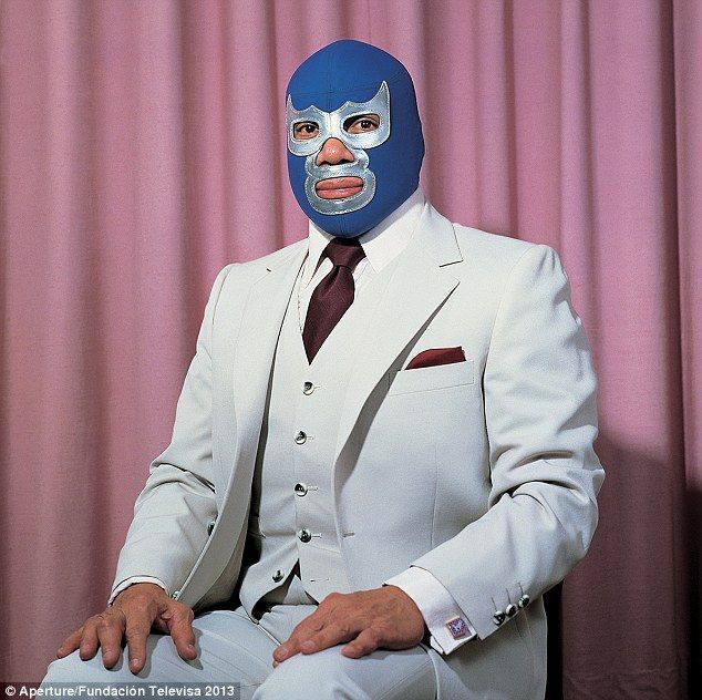 Proud fighter: The Mexican luchador and professional wrestler Blue Demon sits proudly in front of a colorful curtain (Lourdes Grobet, 1980) Professional Wrestling, Mexican Wrestler, Luchador Mask, Foto Transfer, Blue Demon, Drop Cloth Curtains, Latin American Art, Mexican Culture, Colorful Curtains