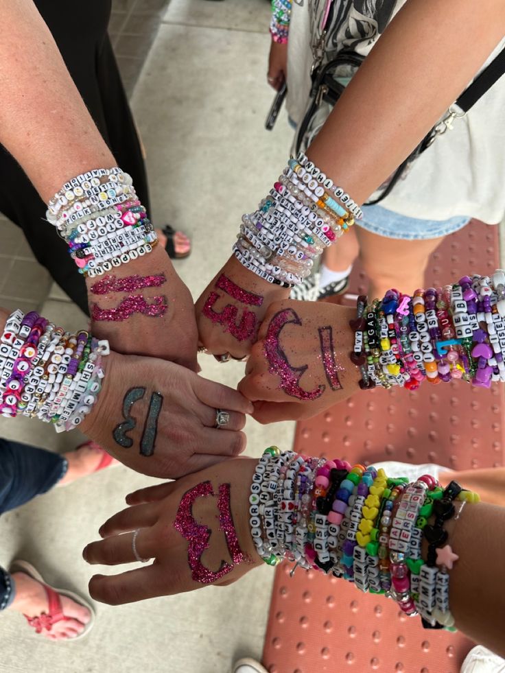 Friendship Bracelets Making Aesthetic, Taylor 13 On Hand, Taylor Swift Friendship Bracelet Aesthetic, Taylor Swift Concert Friendship Bracelets, 13 Hand Taylor Swift, 13 On Hand Taylor Swift, Taylor Swift Concert Bracelet, Taylor Swift 13 Hand, Taylor Swift Glitter