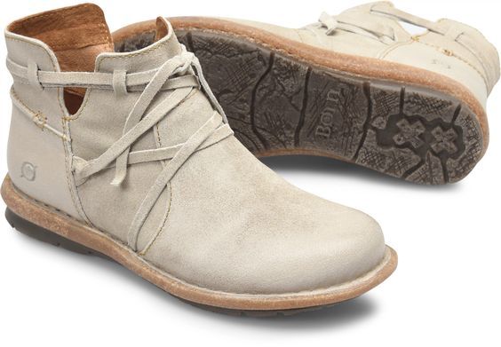 Artisan details complement your every step in the Tarkiln - from contrast stitching and ankle cutouts to the hand-cut leather laces. 2024 Shoes, Comfortable Leather Shoes, Cheryl Style, Tieks Shoes, Moccasin Boots, Romantic Outfit, Shoes And Boots, Cute Boots, Born Shoes